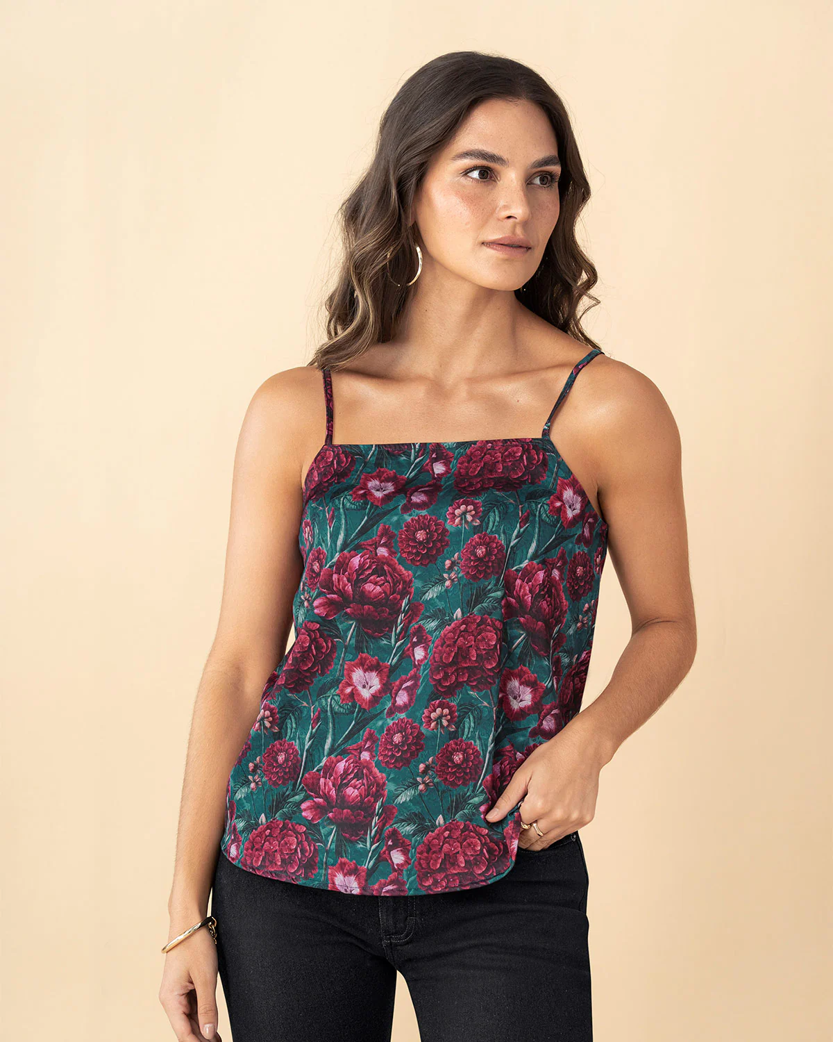 Blusa estampada de tiritas y escote recto