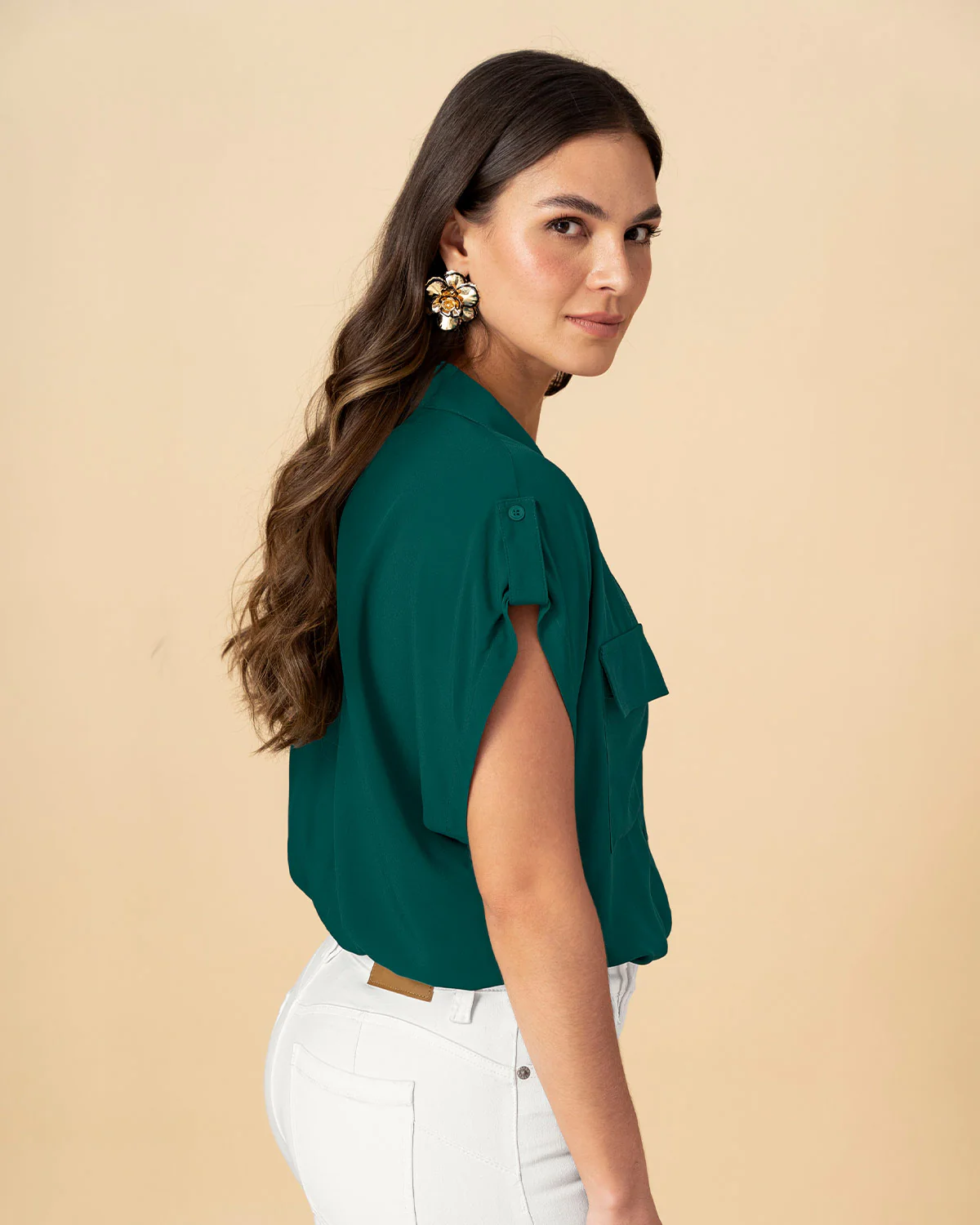 Blusa manga corta con cuello camisero y bolsillos con tapa en frente - Image 10