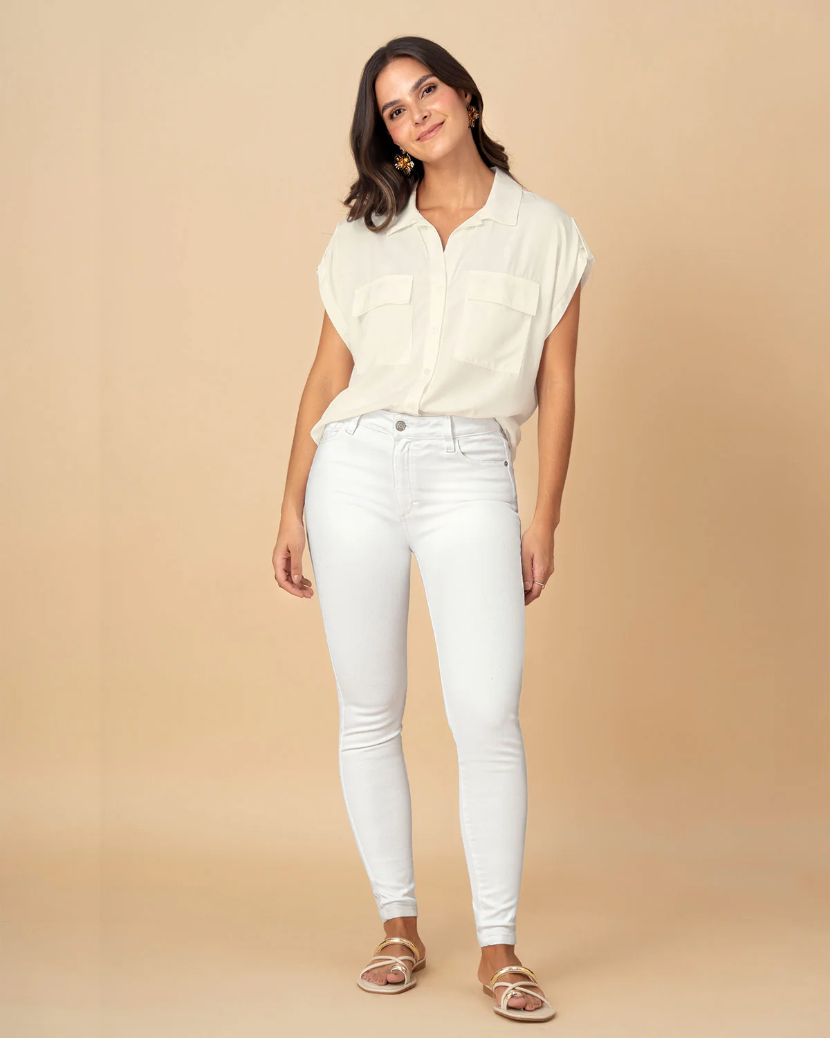 Blusa manga corta con cuello camisero y bolsillos con tapa en frente - Image 4
