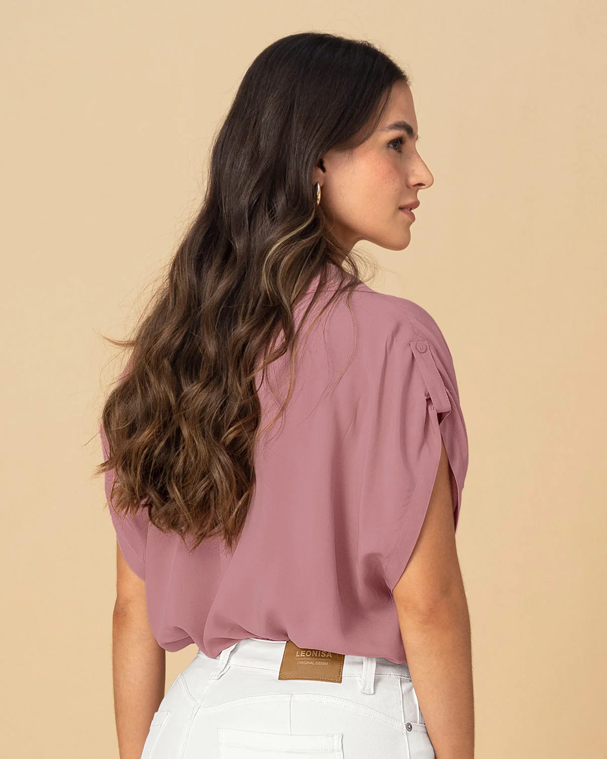 Blusa manga corta con cuello camisero y bolsillos con tapa en frente - Image 6