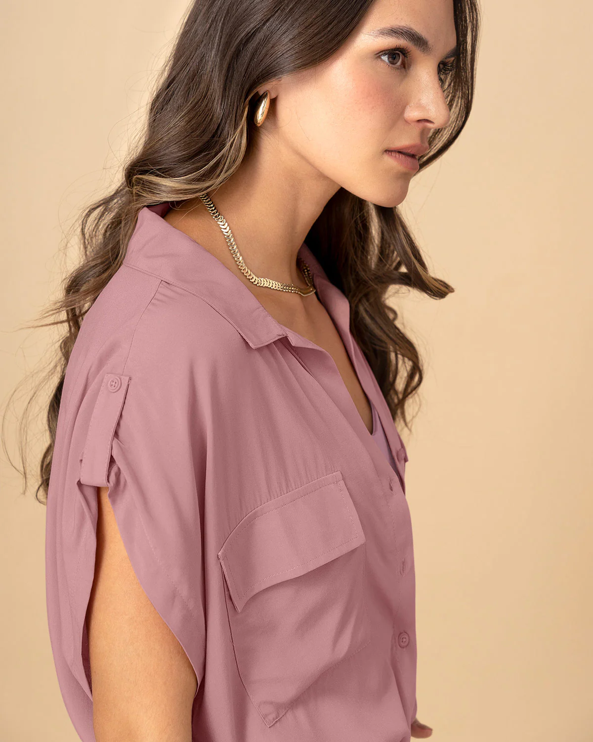 Blusa manga corta con cuello camisero y bolsillos con tapa en frente - Image 7