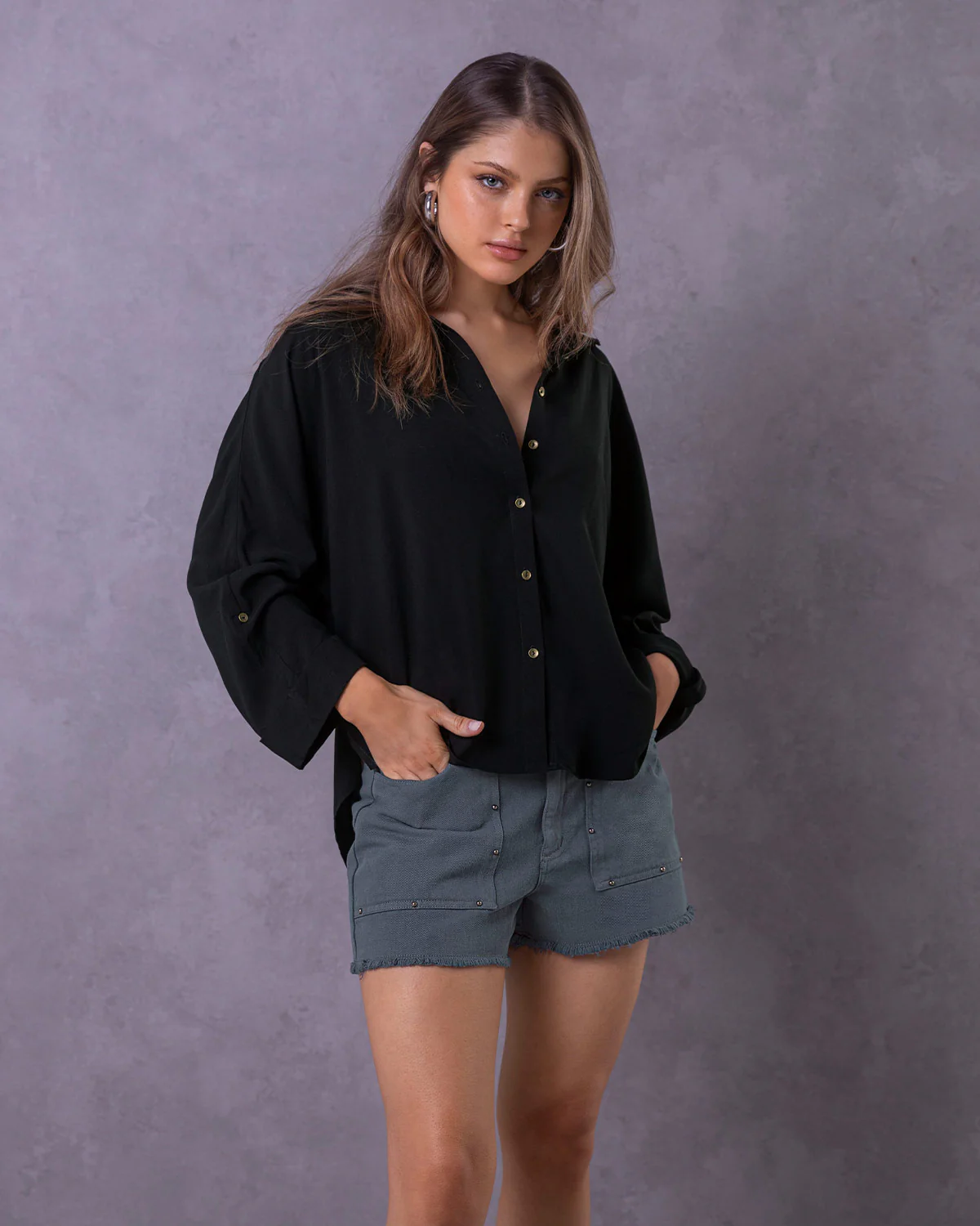 Blusa manga larga abotonable con charreteras en mangas - Image 11