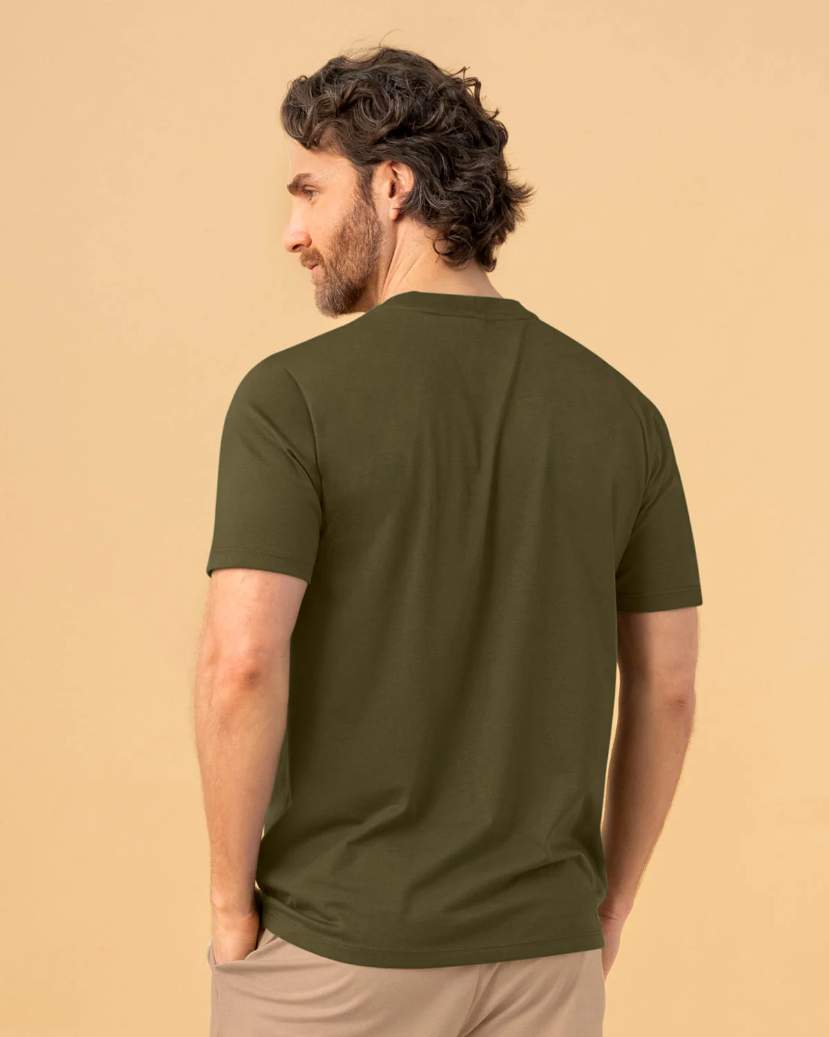 Camiseta básica con manga corta y cuello redondo - Image 5