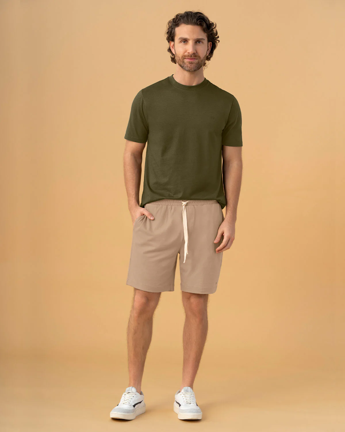 Camiseta básica con manga corta y cuello redondo - Image 6