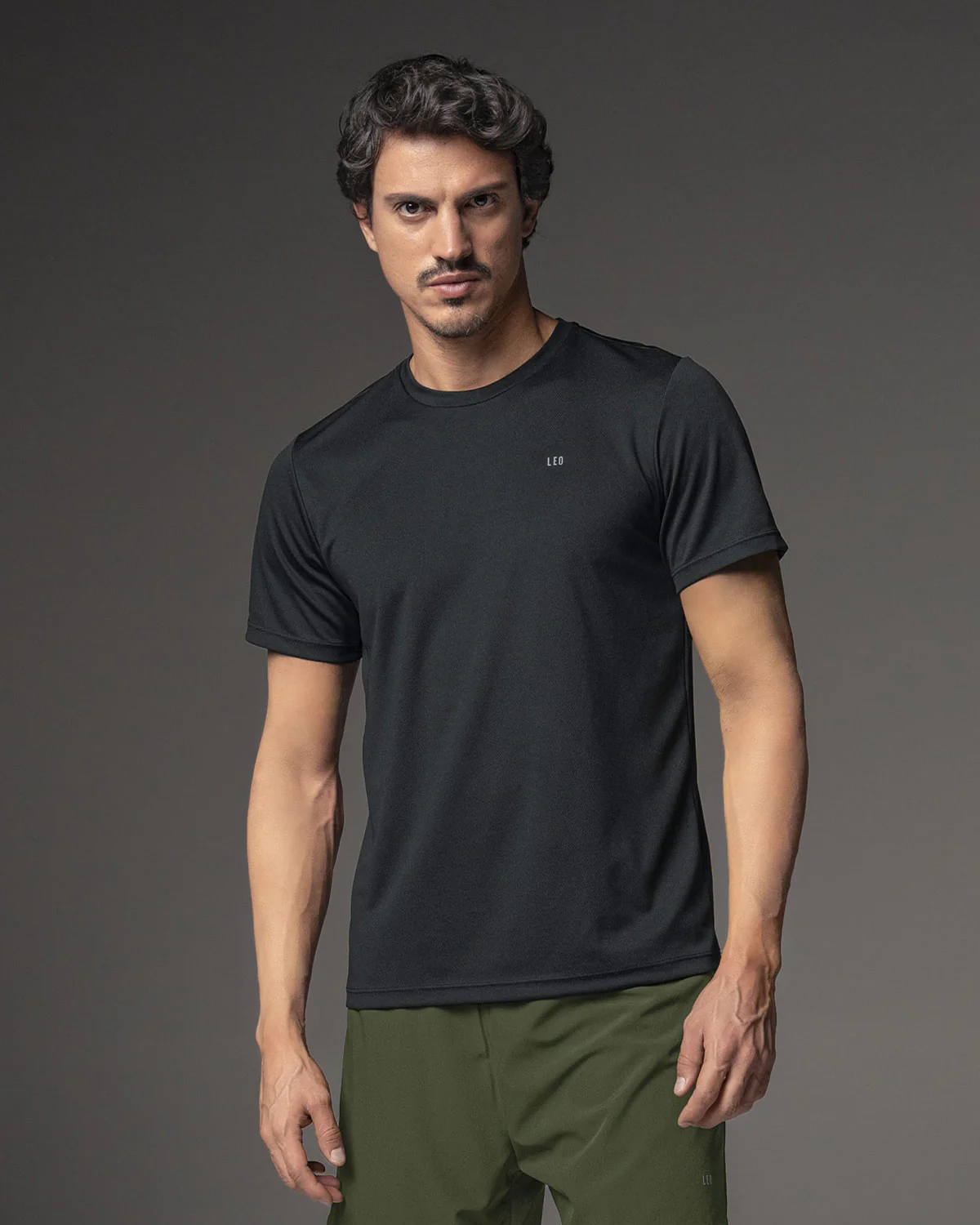 Camiseta deportiva con tela texturizada y transpirable - Image 7