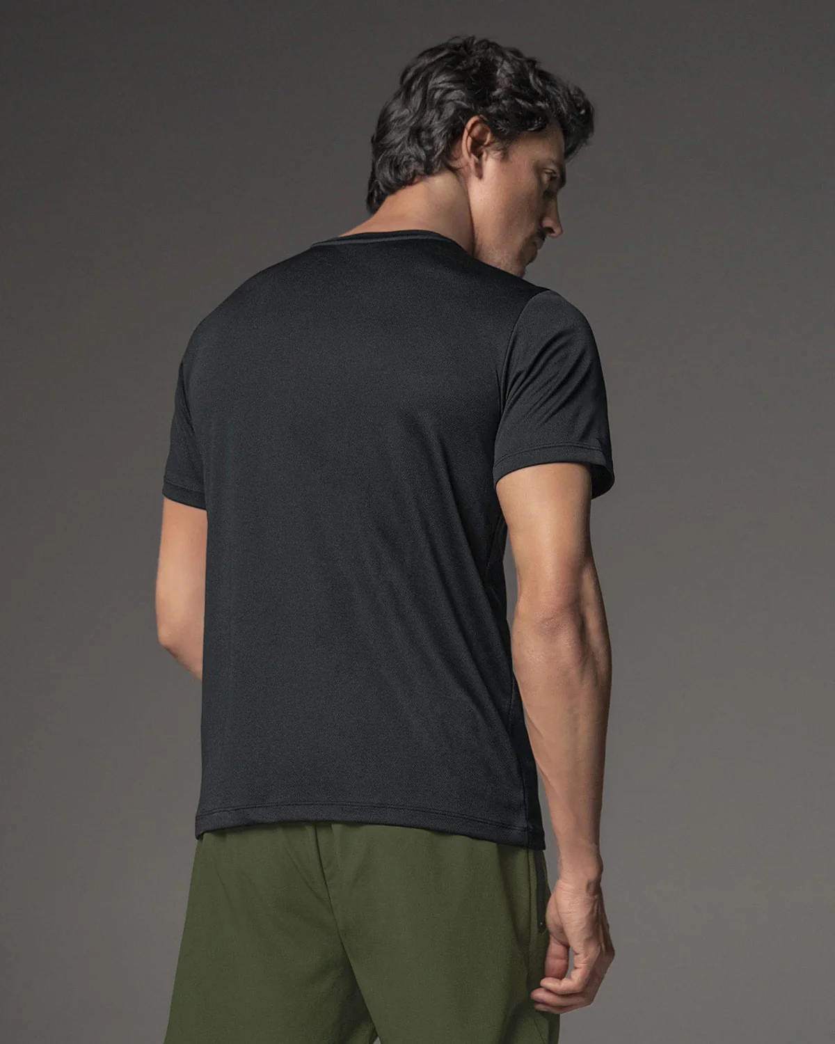 Camiseta deportiva con tela texturizada y transpirable - Image 8