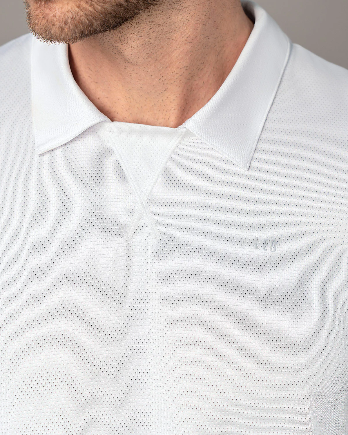 Camiseta deportiva transpirable con cuello tipo polo - Image 3