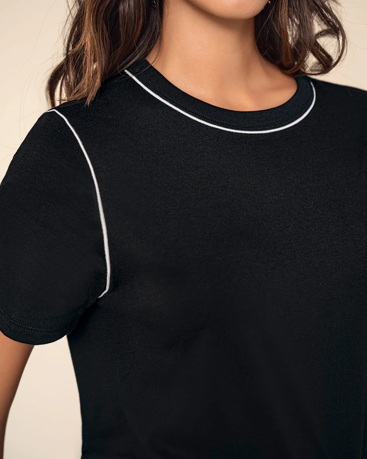 Camiseta manga corta con detalles en contraste - Image 8