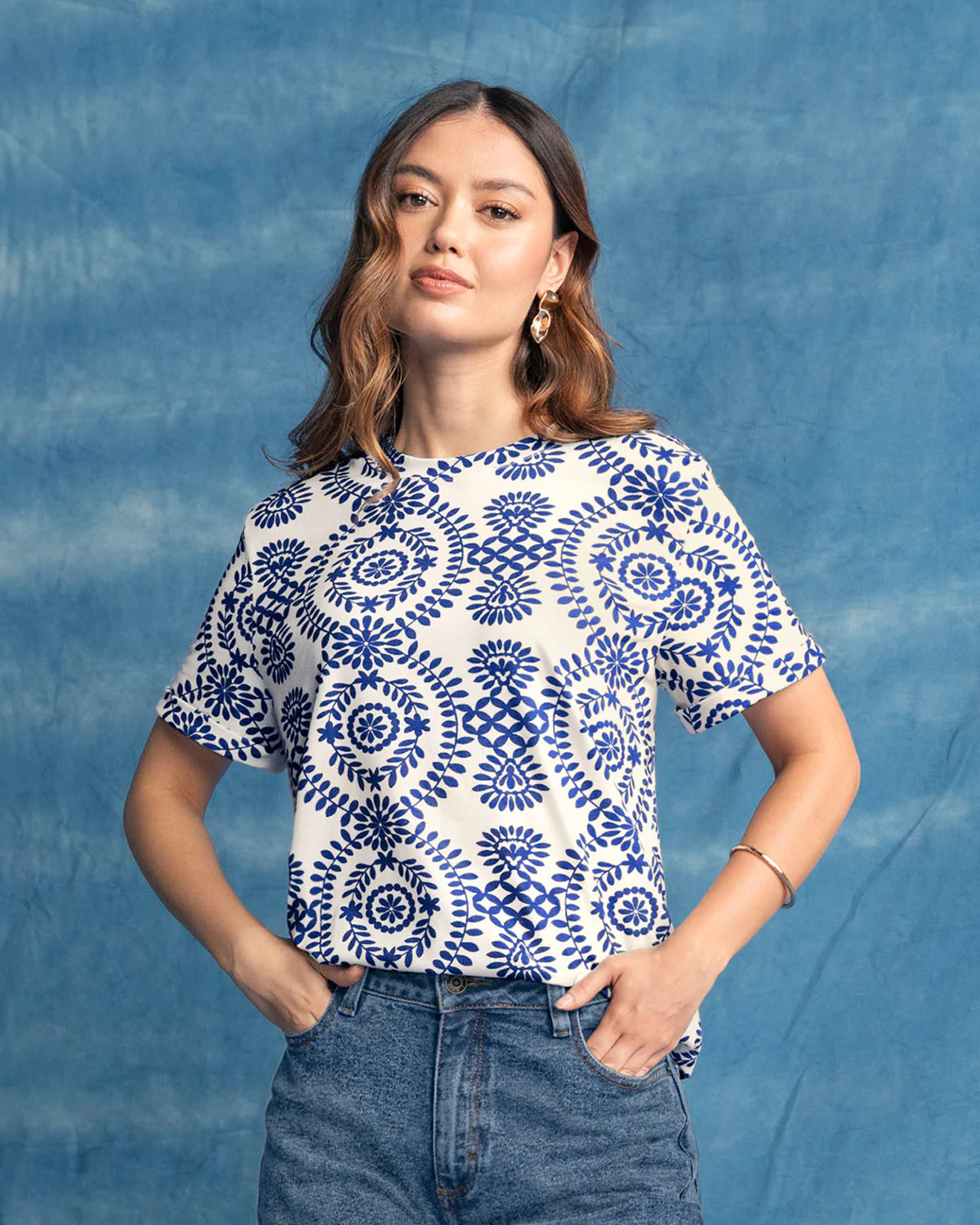 Camiseta manga corta estampada con dobladillo en manga