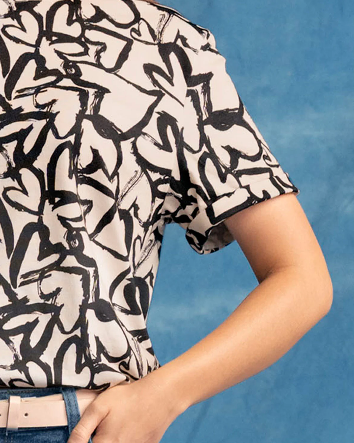 Camiseta manga corta estampada con dobladillo en manga - Image 11