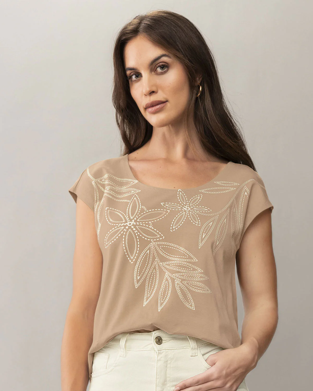 Camiseta manga corta estampada silueta semiajustada para mujer - Image 10