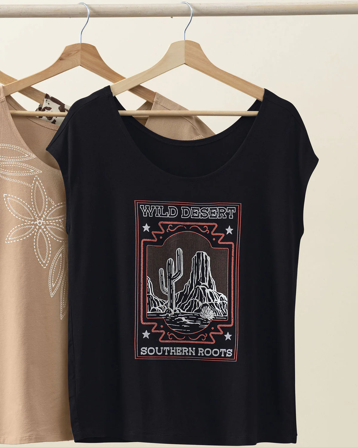 Camiseta manga corta estampada silueta semiajustada para mujer - Image 7