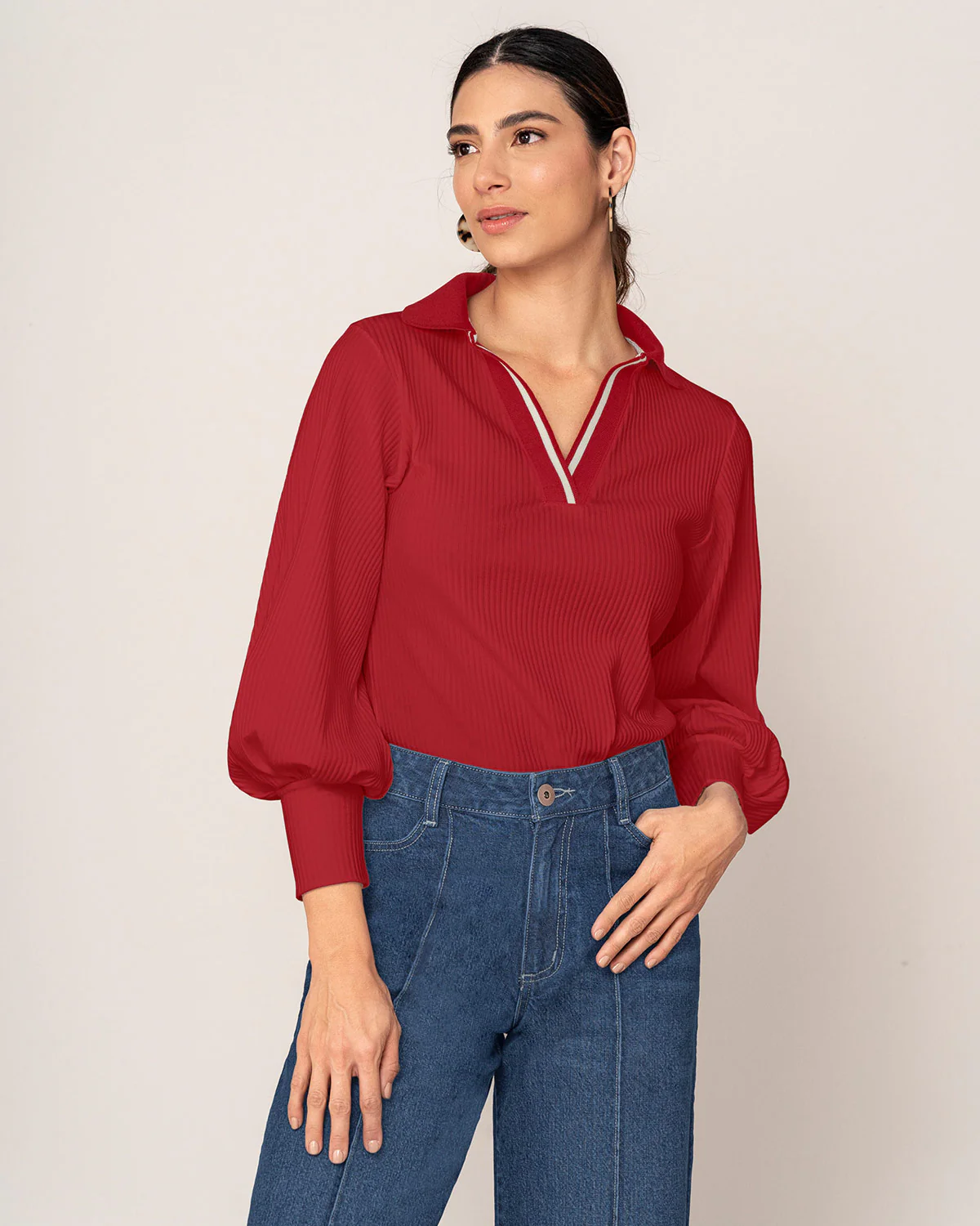 Camiseta manga larga con cuello tejido y tela acanalada