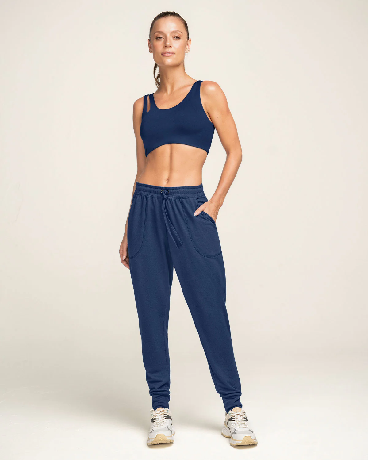 Jogger deportivo de silueta amplia con bolsillos - Image 11