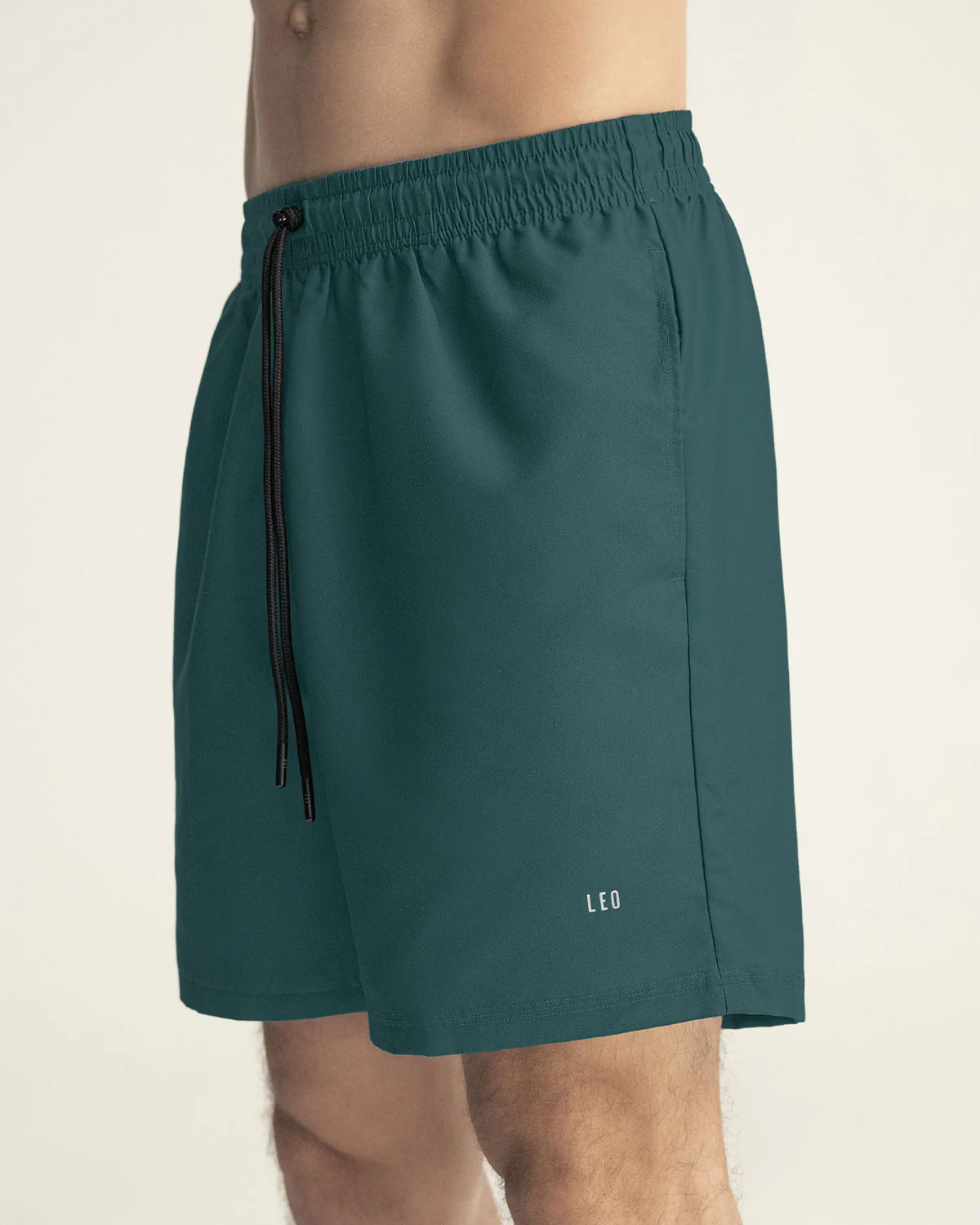 Pantaloneta deportiva con bolsillos funcionales - Image 11
