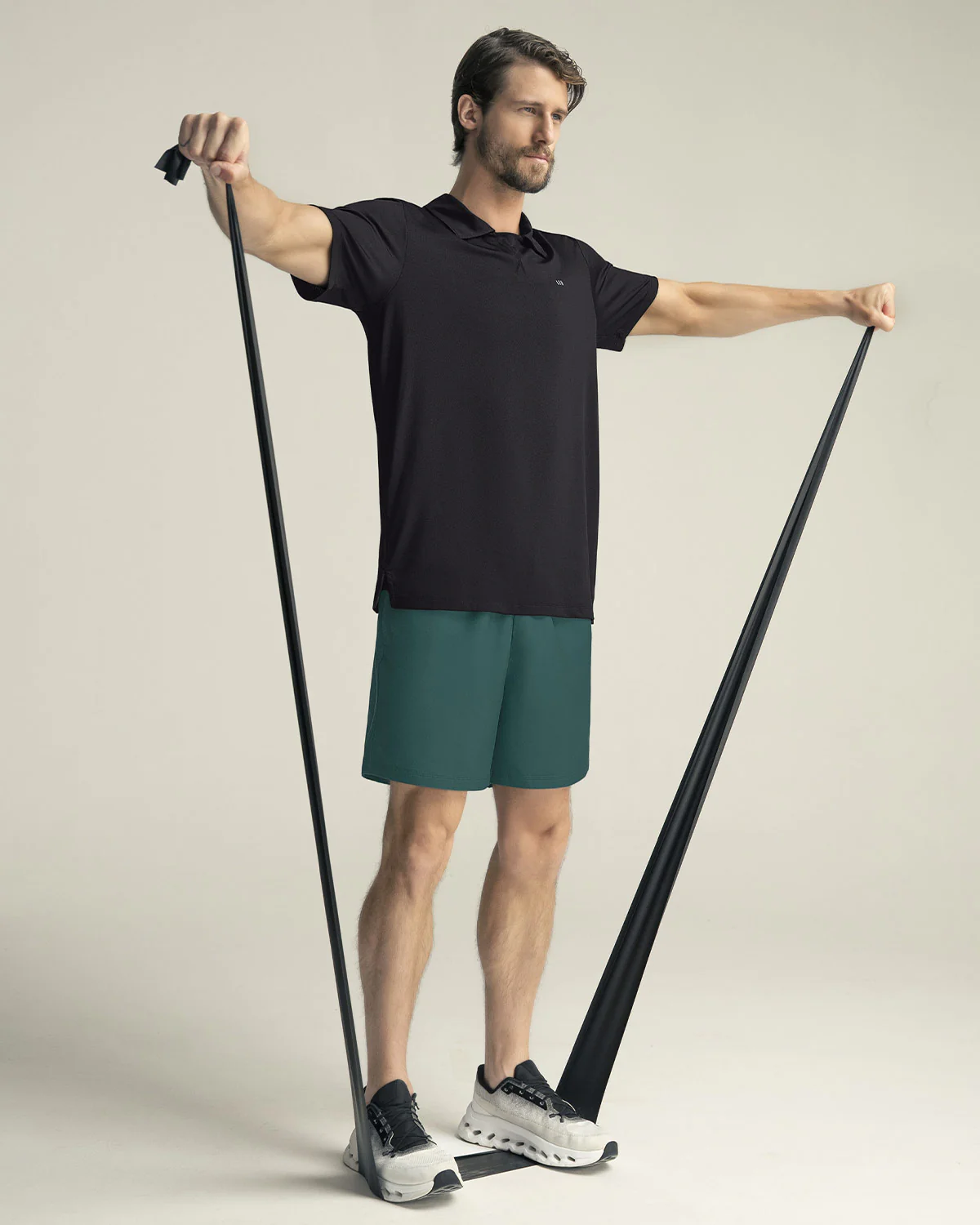 Pantaloneta deportiva con bolsillos funcionales - Image 13