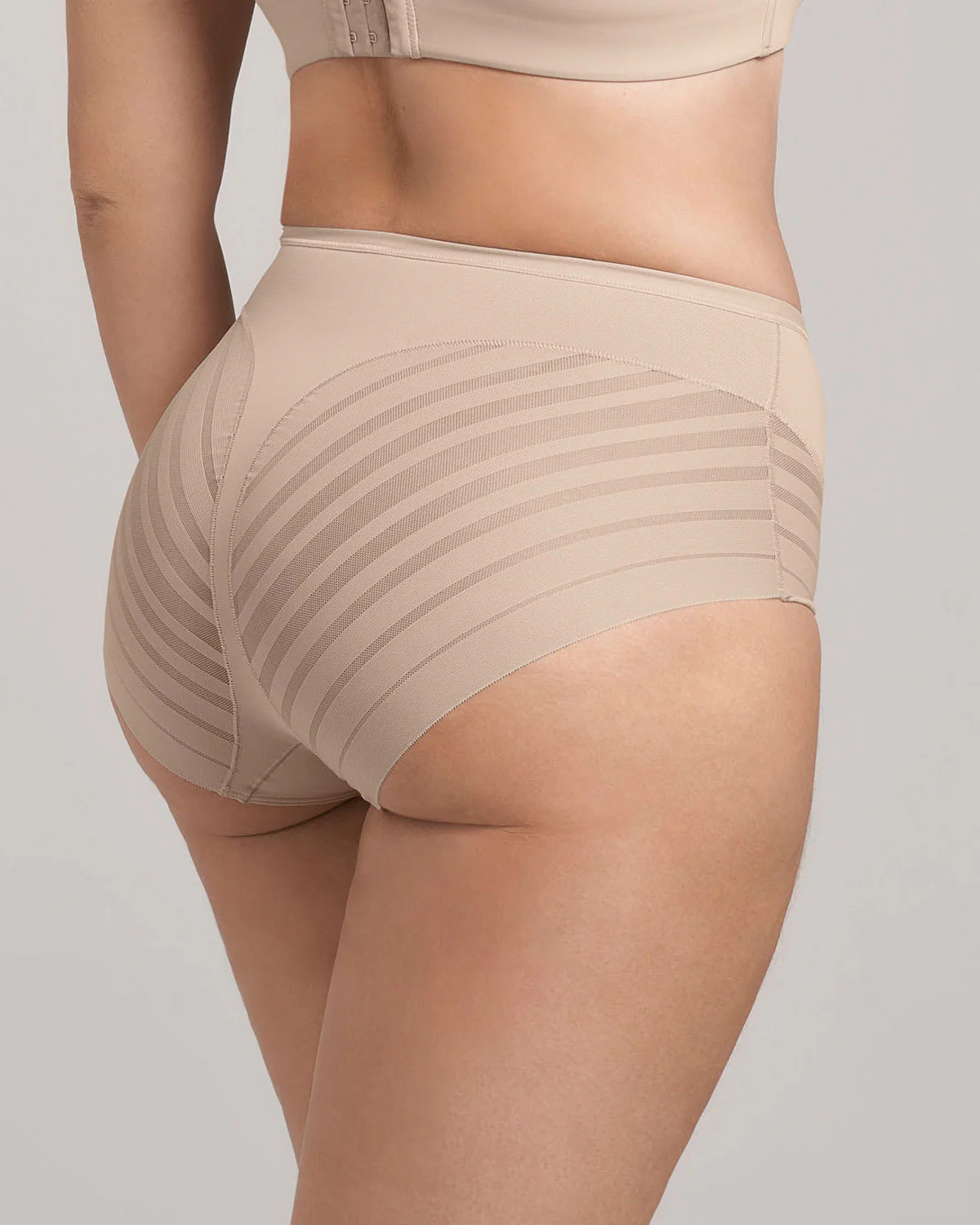 Panty faja clásico con control moderado de abdomen y bandas en tul - Image 8