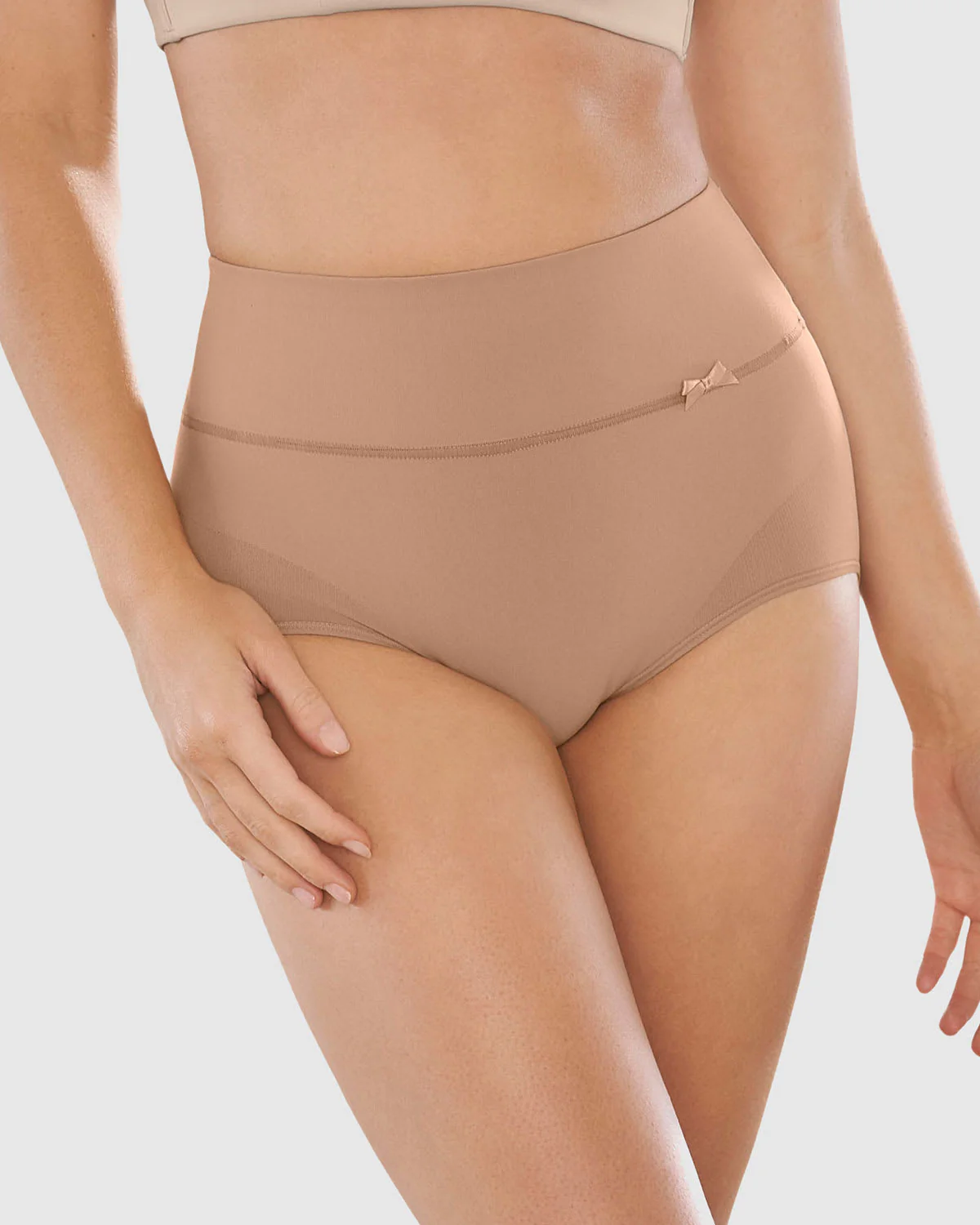 Panty faja de control moderado tiro alto en SkinFuse - Image 15