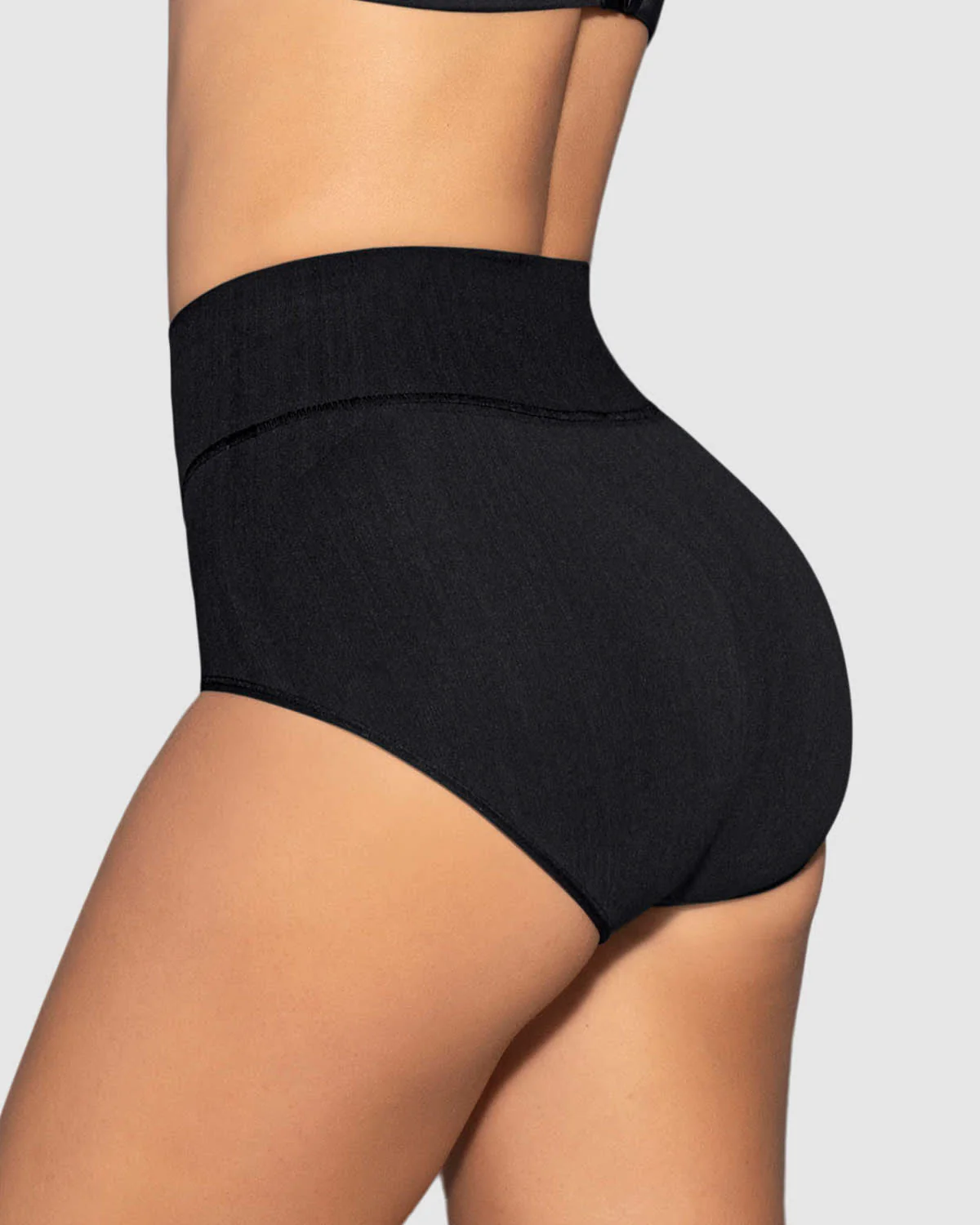 Panty faja de control moderado tiro alto en SkinFuse - Image 9